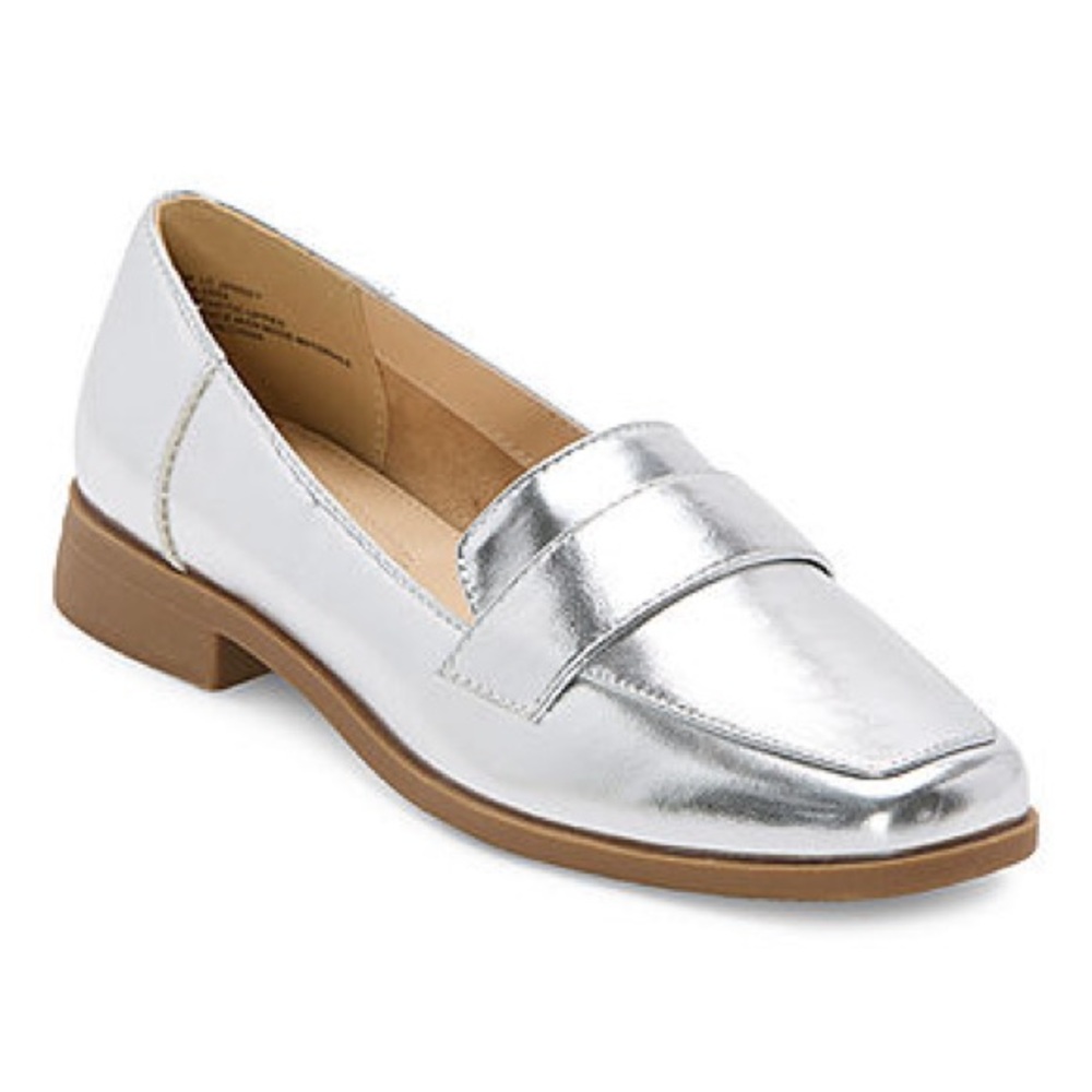Liz Claiborne Women's “Jansey” Silver Loafers | 7M